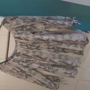 NWOT Beautiful Women's Snake Print Top